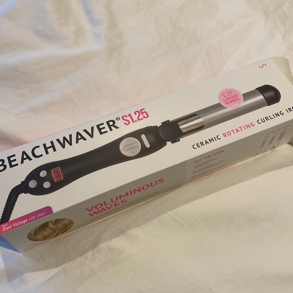 Brand new beachwaver 1.25